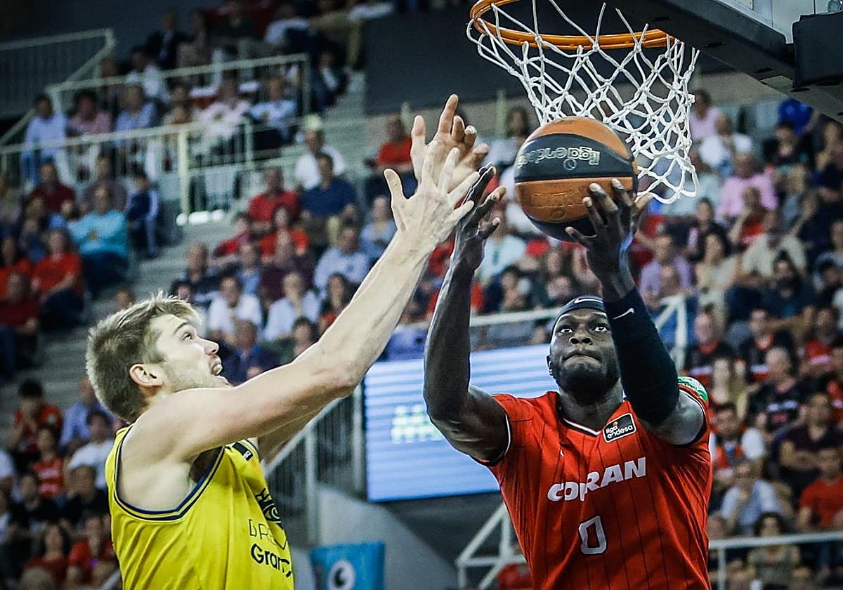 Dime lanza a canasta.