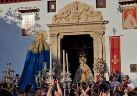 Durante el transcurso de este rezo se vivieron momentos únicos cuando la Titular de la corporación de San Andrés llegó a la plaza de San Miguel bajo.