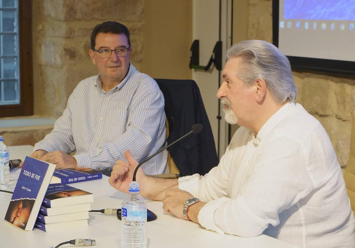 José Cortés y Juan Francisco Castro, en la presentación de 'Todo se fue'.