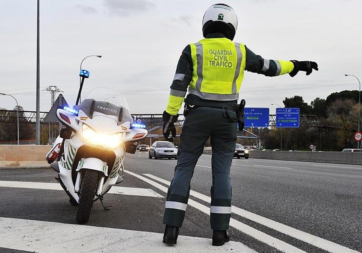 Un motorista fallecido y conductor herido grave tras un accidente en la A-92 en Ferreira