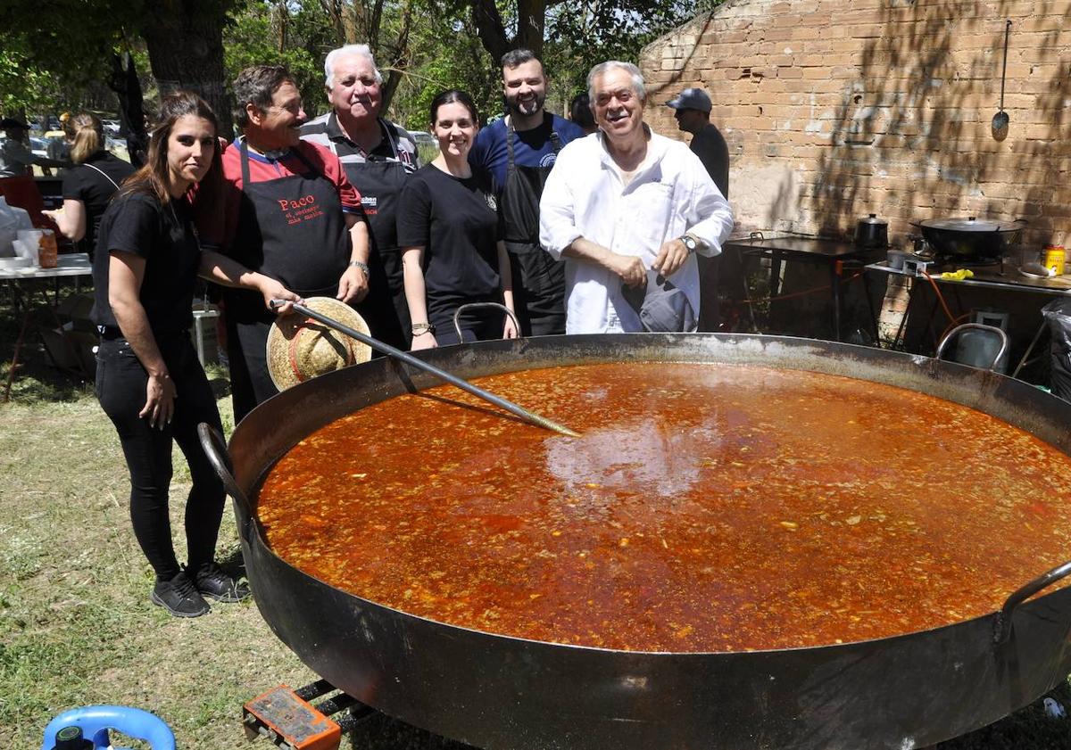 Imagen principal - Padul festeja a San Isidro con una romería desde La Casa Grande hasta el antiguo Campamento Militar