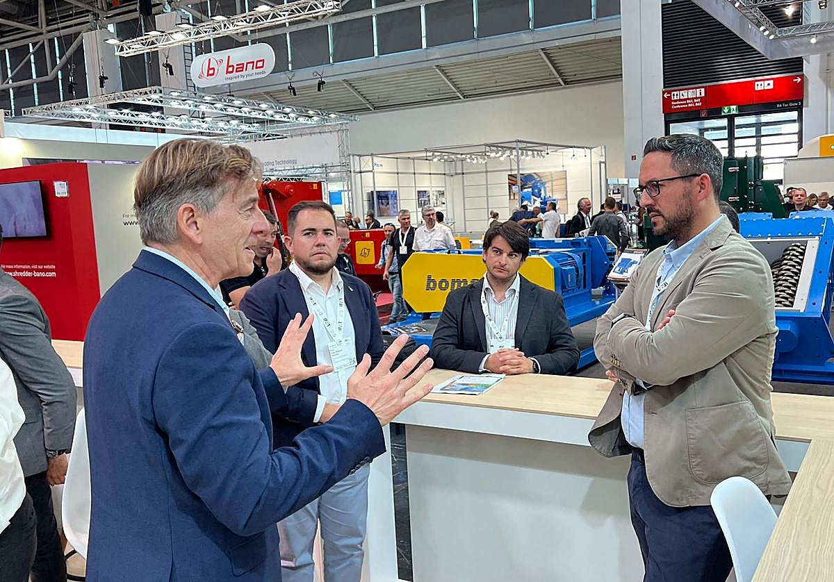 El diputado de Medio Ambiente, Antonio Mancilla, y el diputado de Obras Públicas José Ramón Jiménez, visitan la IFAT Múnich.