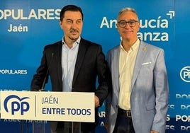 Cristóbal Pérez, alcalde de La Carolina, y Luis Mariano Camacho, dirigente del PP provincial.