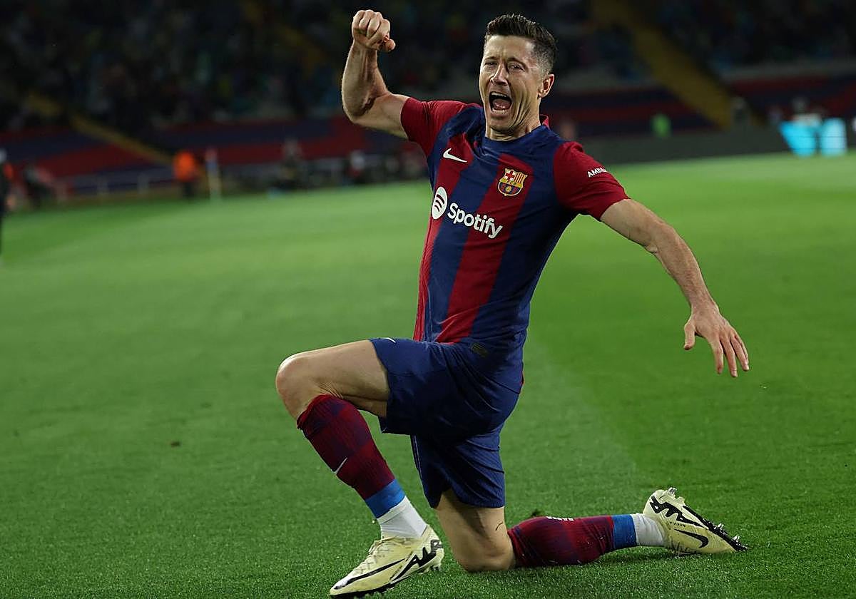 Lewandoswki, pese a no tener un año brillante, es un un seguro de vida para el Barça.