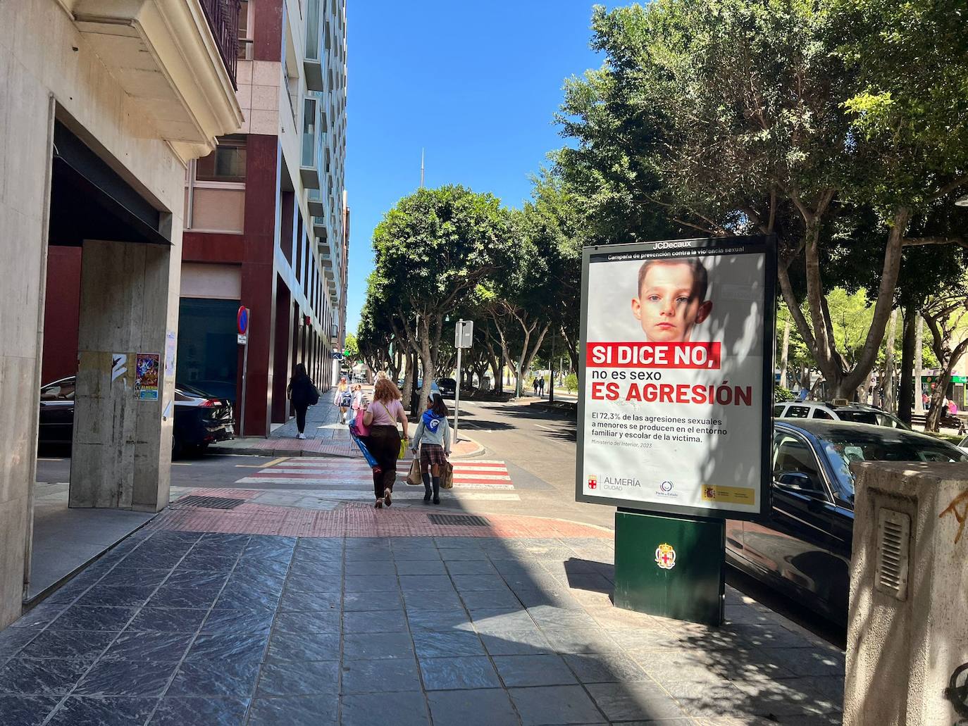 La agencia del cartel de la polémica en Almería habla por primera vez |  Ideal