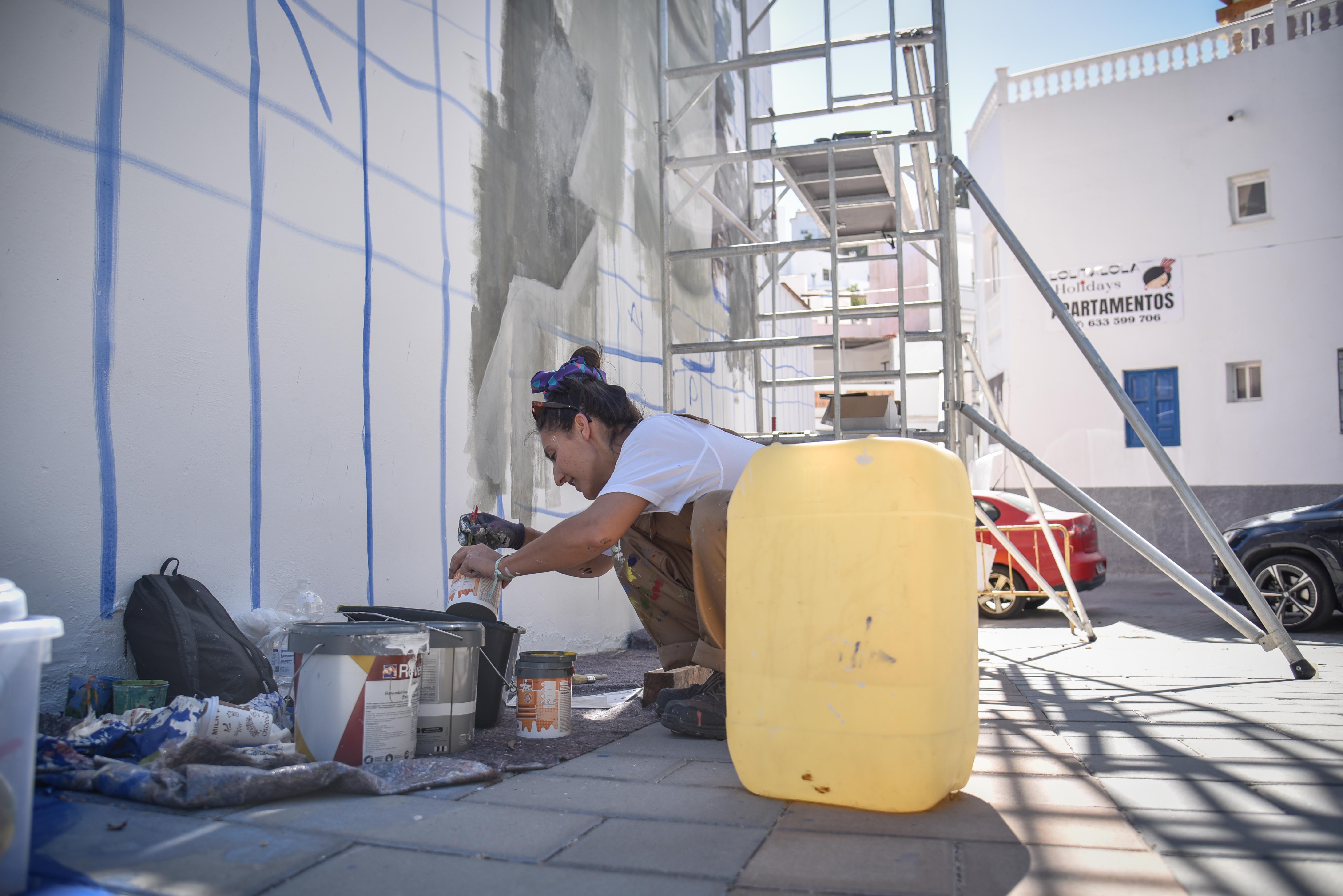 Salobreña inundada de grafitis artísticos, en imágenes