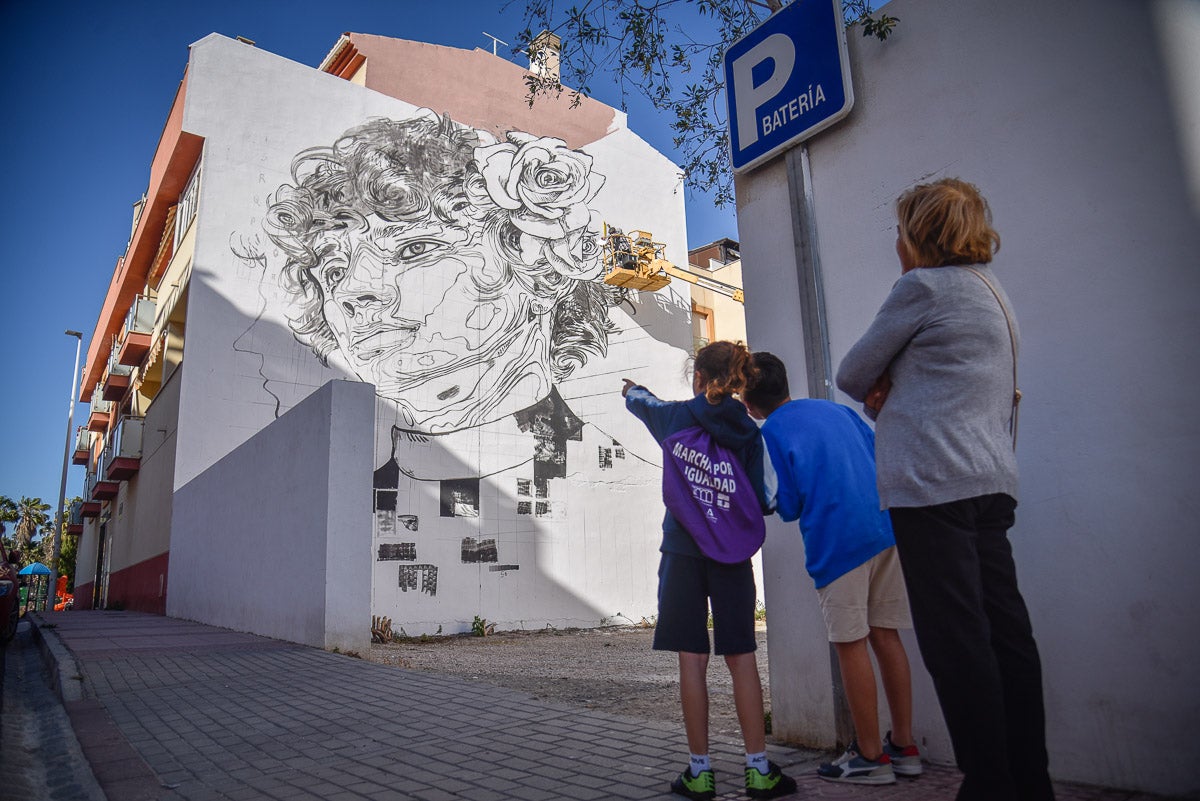 Salobreña inundada de grafitis artísticos, en imágenes