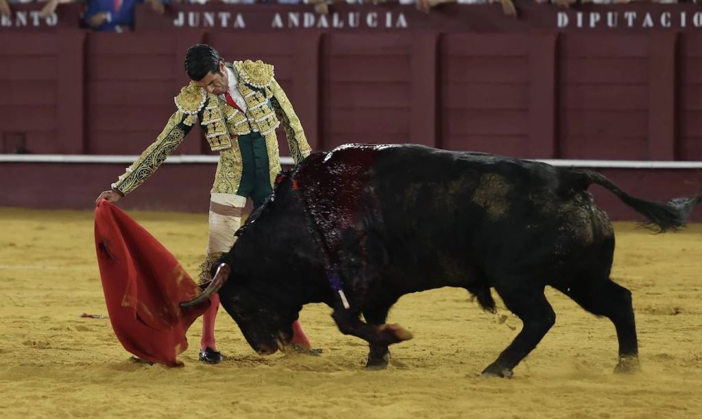 Emilio de Justo, durante una faena.