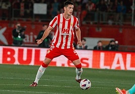 César Montes acabó el partido con molestias.