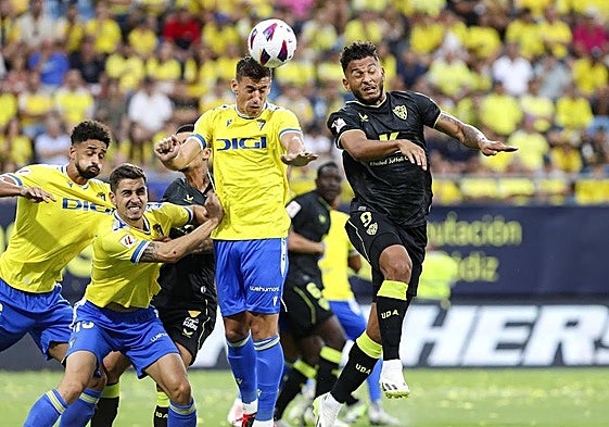 Alcaraz y Luis Suárez, en el partido de ida