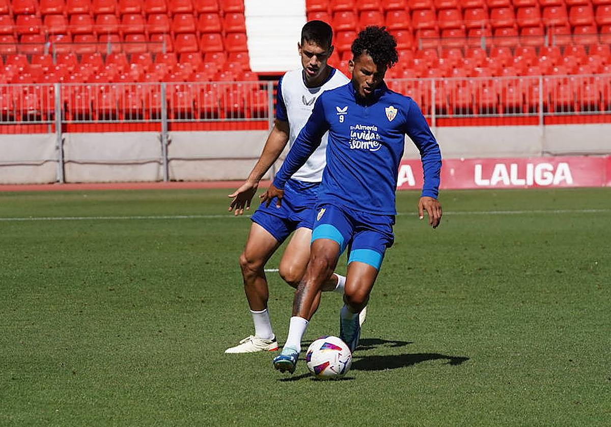 Luis Suárez puede jugar de inicio hoy.