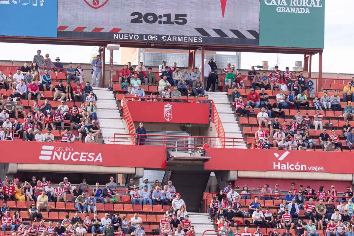 Encuéntrate en la grada en el partido entre Granada y Celta
