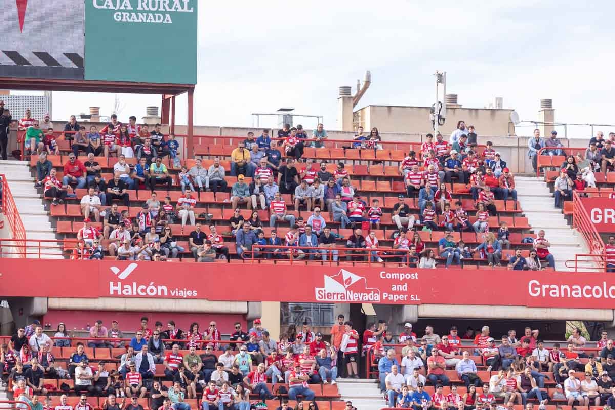 Encuéntrate en la grada en el partido entre Granada y Celta