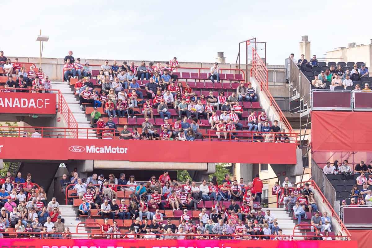 Encuéntrate en la grada en el partido entre Granada y Celta