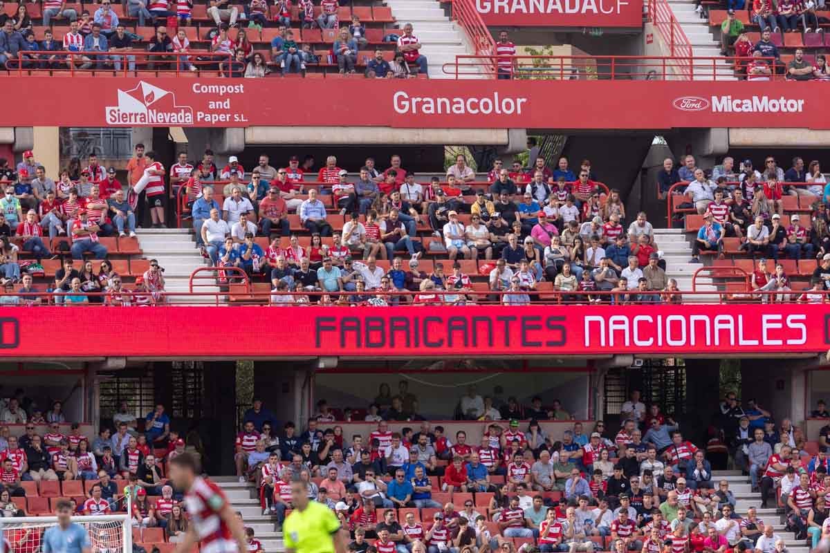Encuéntrate en la grada en el partido entre Granada y Celta