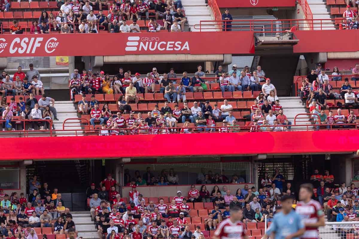 Encuéntrate en la grada en el partido entre Granada y Celta
