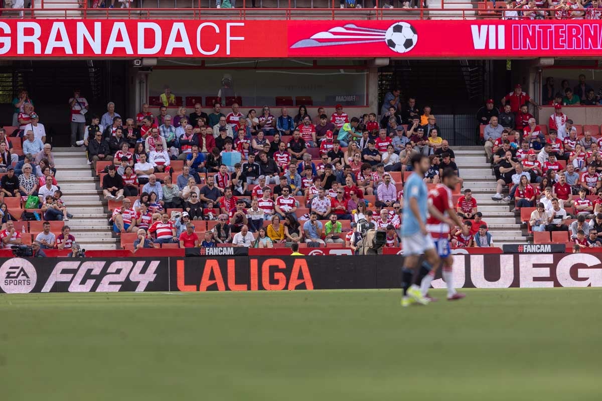 Encuéntrate en la grada en el partido entre Granada y Celta