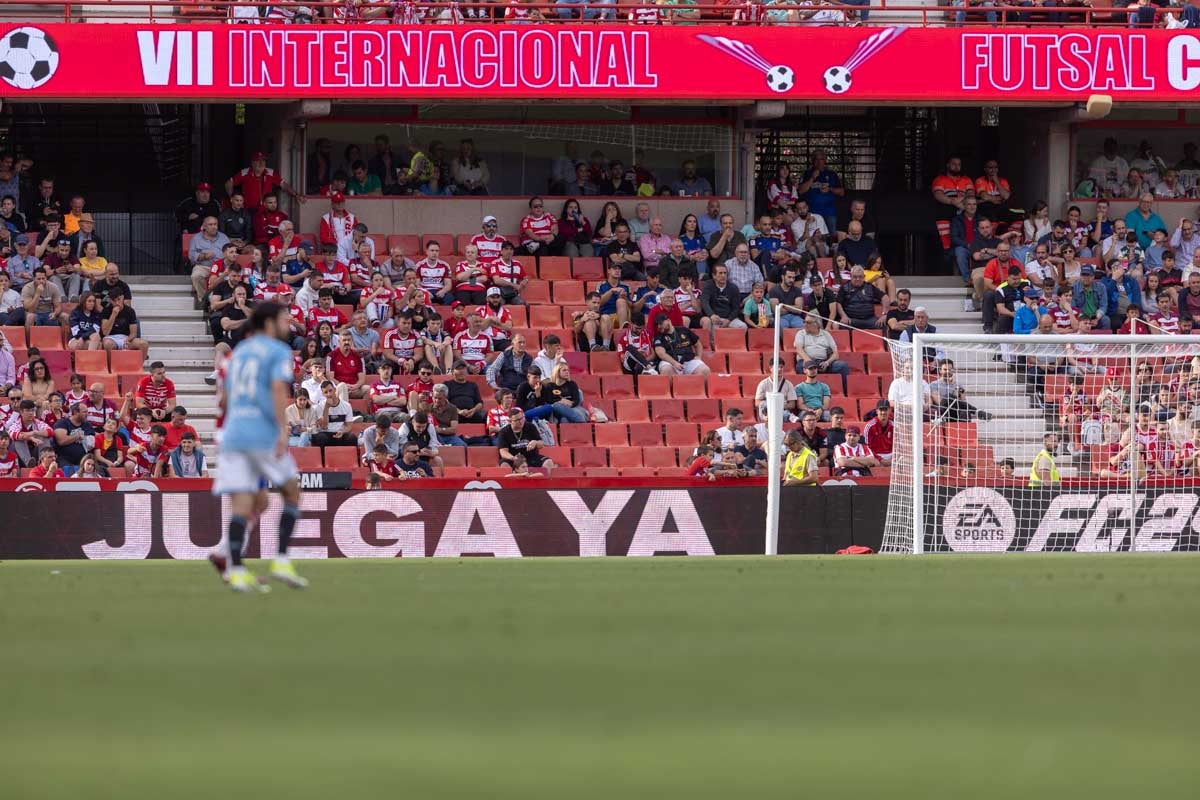 Encuéntrate en la grada en el partido entre Granada y Celta