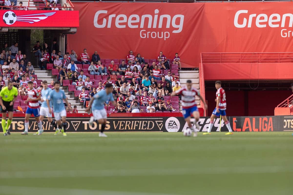 Encuéntrate en la grada en el partido entre Granada y Celta