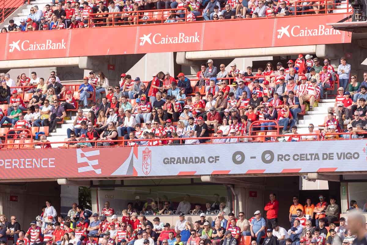 Encuéntrate en la grada en el partido entre Granada y Celta
