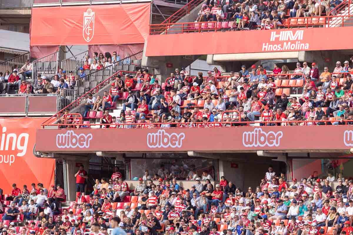 Encuéntrate en la grada en el partido entre Granada y Celta