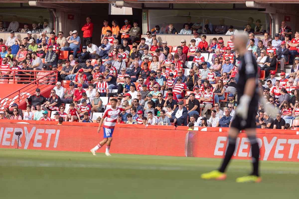 Encuéntrate en la grada en el partido entre Granada y Celta