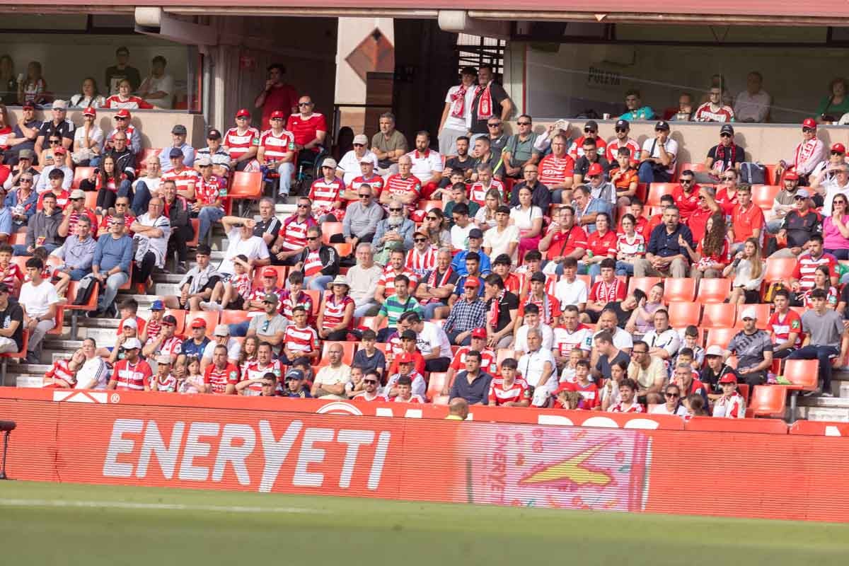 Encuéntrate en la grada en el partido entre Granada y Celta