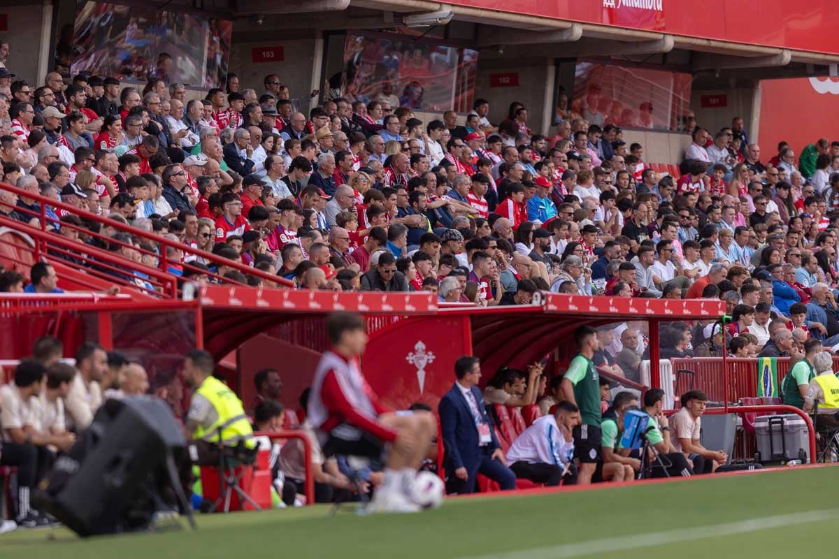 Encuéntrate en la grada en el partido entre Granada y Celta