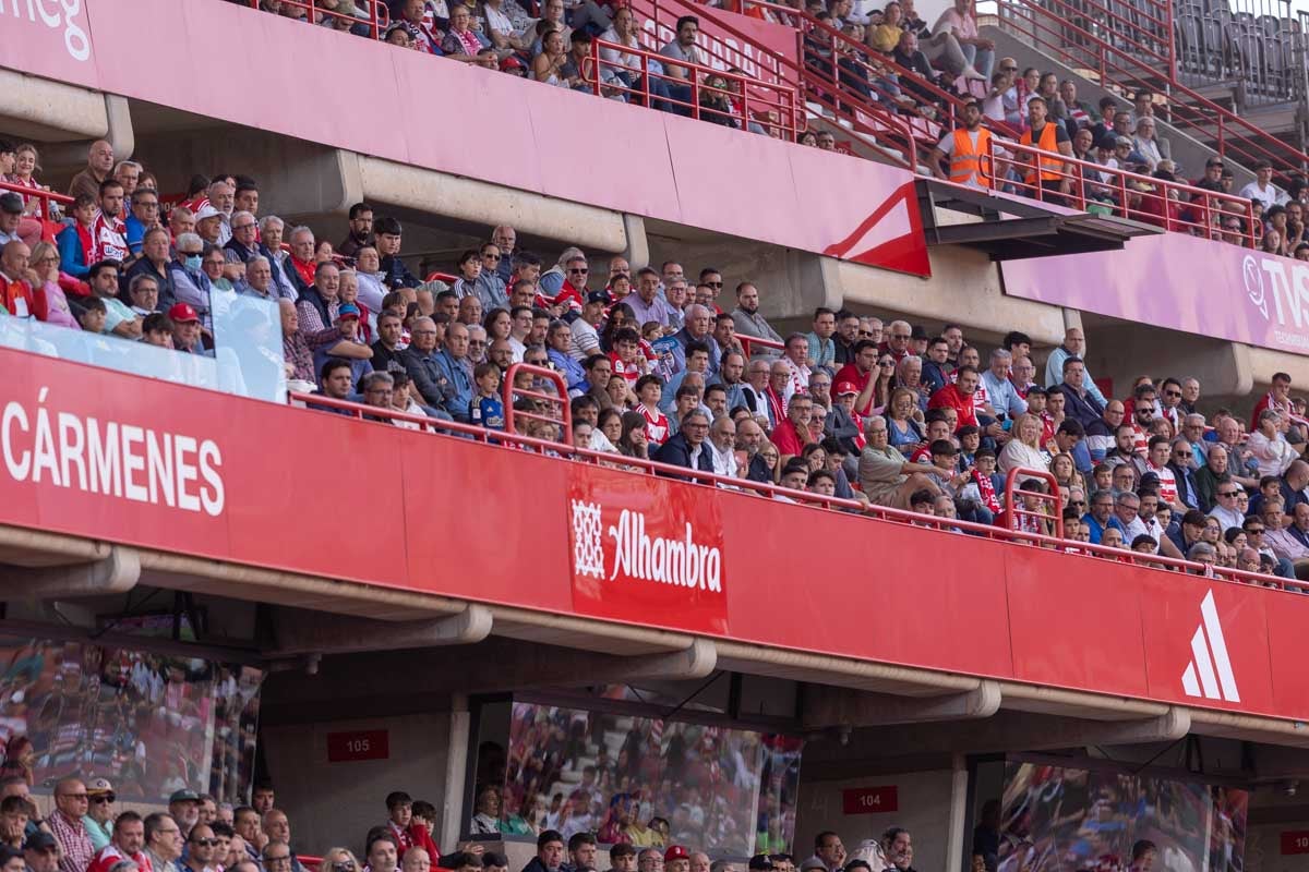 Encuéntrate en la grada en el partido entre Granada y Celta
