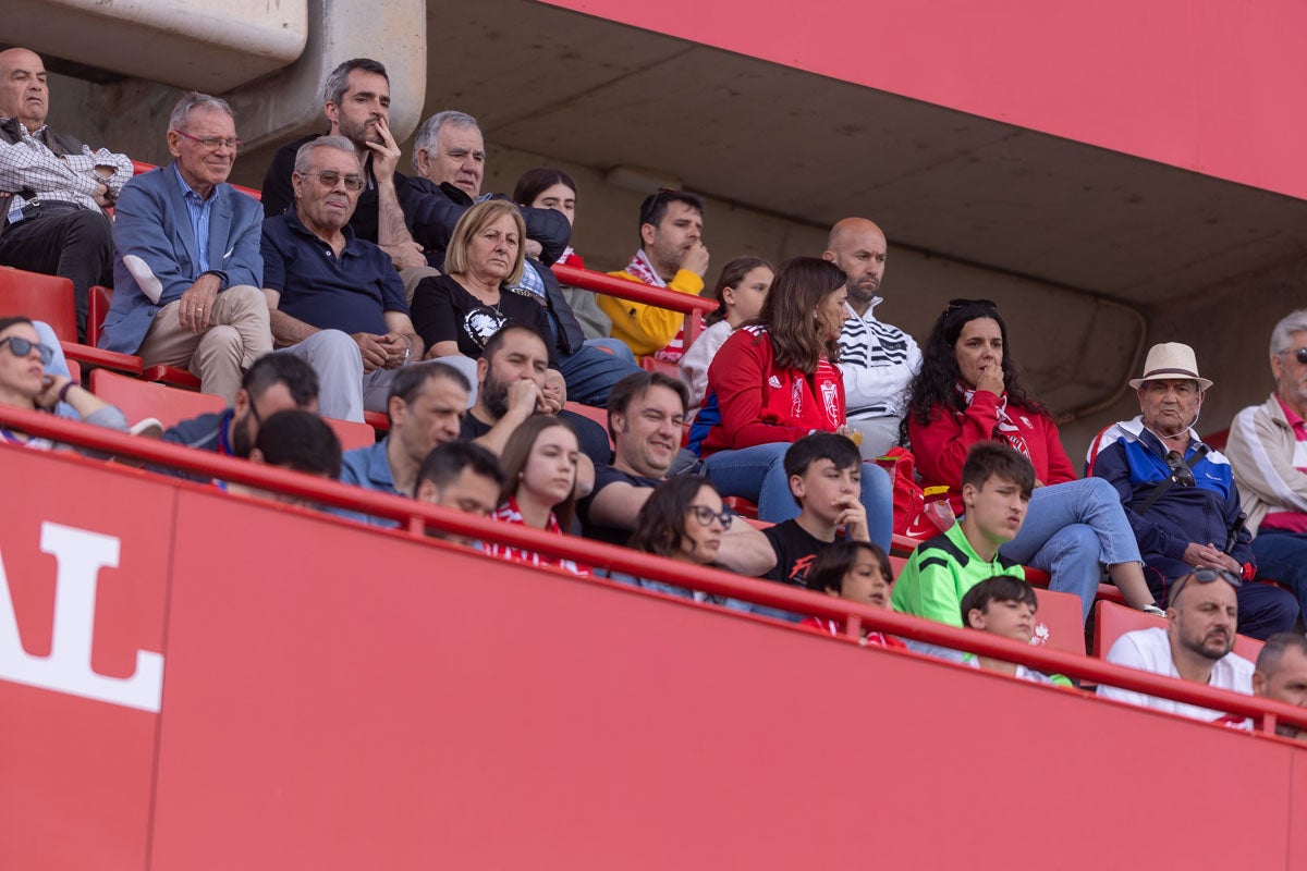 Encuéntrate en la grada en el partido entre Granada y Celta