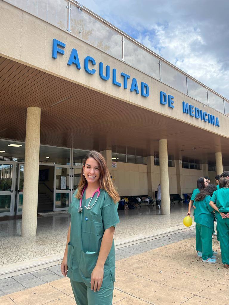 Mónica Martínez, médico interno residente de primer año en el centro de salud de Caniles.
