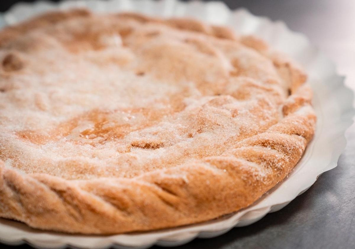 Imagen principal - La pastelería de Andalucía con 100 años que es la mejor de España: «Todo artesano»