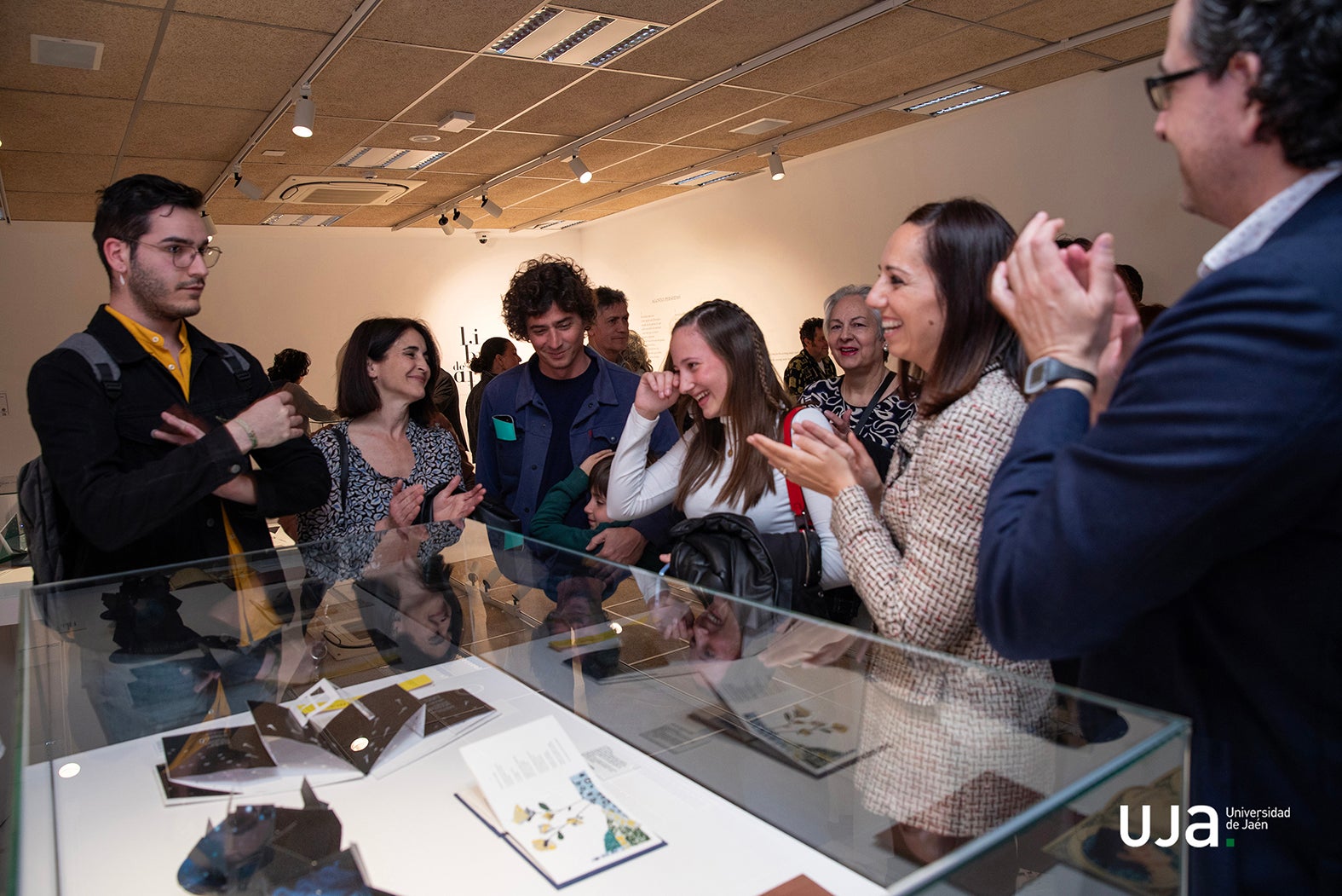 Inauguración de la exposición en la Antigua Escuela de Magisterio.