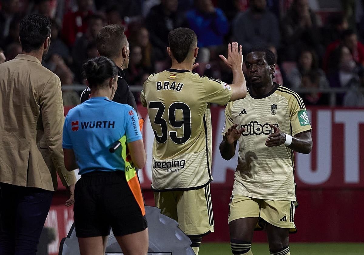 Miguel Ángel Brau debuta sustituyendo a Maouassa.