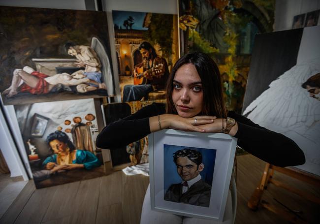 Elena, con el retrato de Lorca.