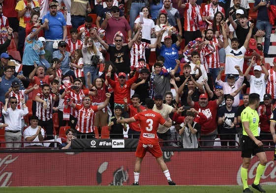 Gonzalo Melero celebra el gol de penalti del curso pasado, en el 97.