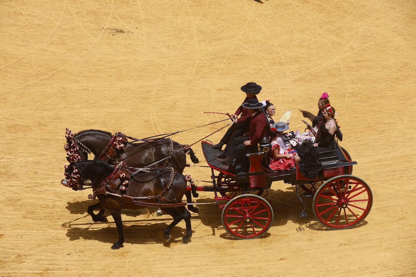 Espectaculares imágenes de los enganches en la plaza de toros de Granada