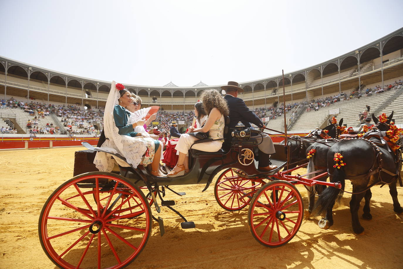 Espectaculares imágenes de los enganches en la plaza de toros de Granada