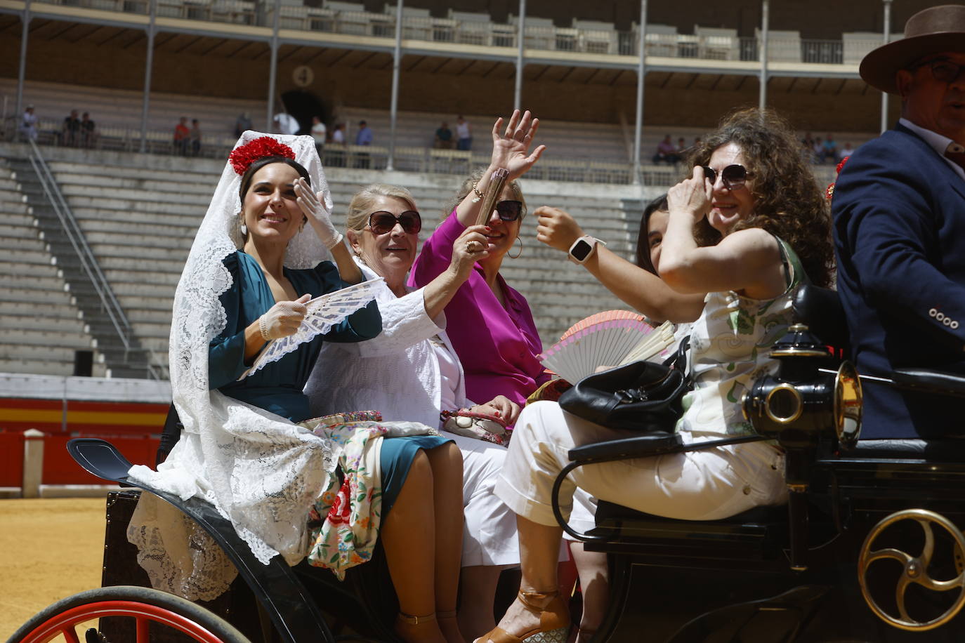 Espectaculares imágenes de los enganches en la plaza de toros de Granada