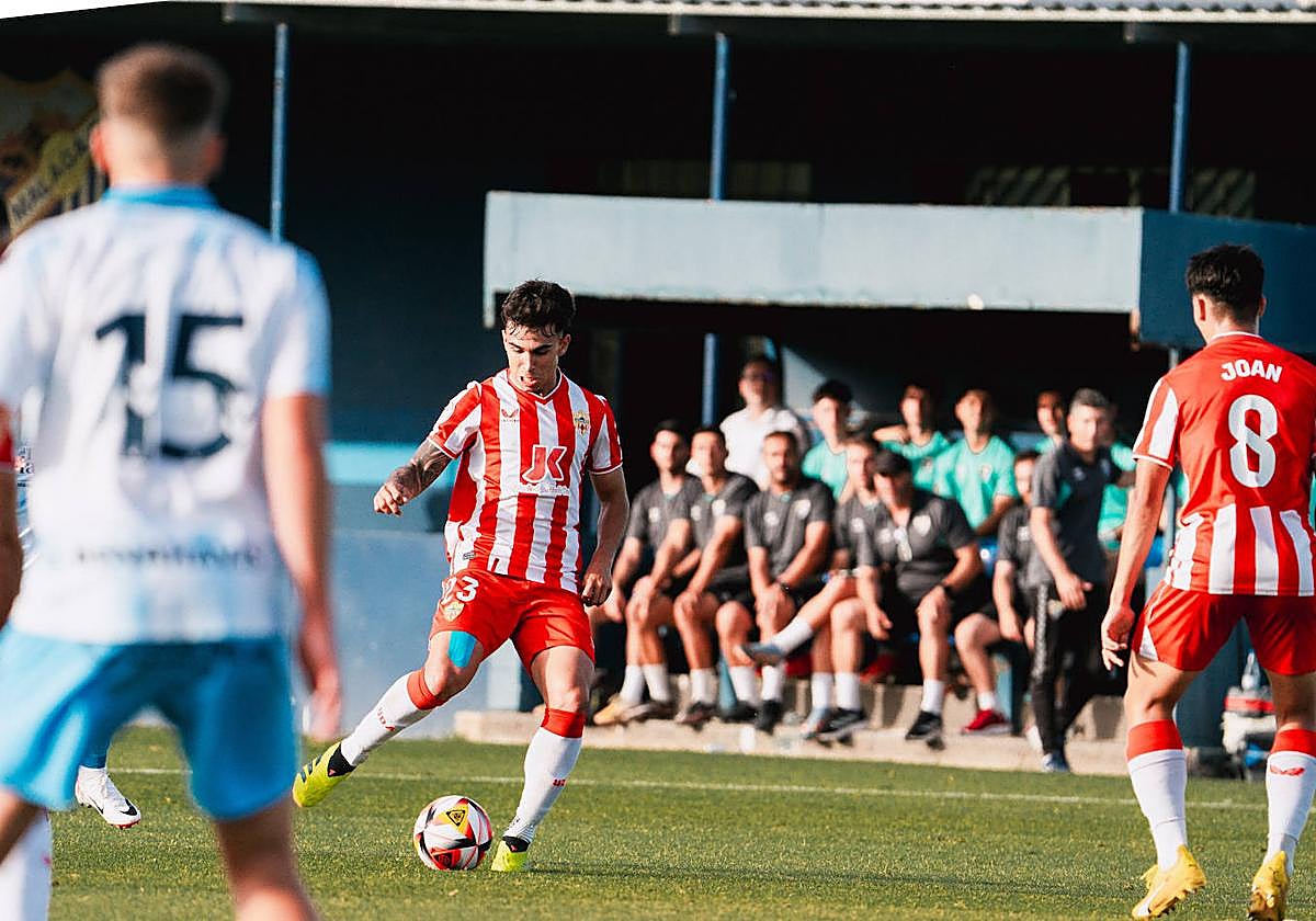 Marcos Peña se prepara para dar un pase.