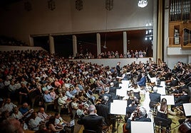 El Auditorio Manuel de Falla se llenó para presenciar la representación de la OCG de 'La vida es breve', obra del compositor gaditano.
