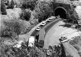 Túnel del antiguo trazado de la N-IV a su paso por Despeñaperros, antes de que fuera autovía.