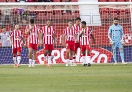 La consecución de uno de los goles ante el Cádiz no permite levantar la cabeza a la UDA.