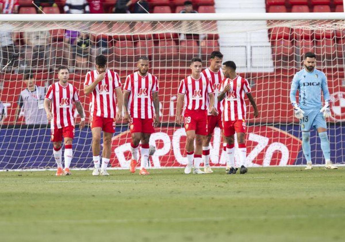 La consecución de uno de los goles ante el Cádiz no permite levantar la cabeza a la UDA.