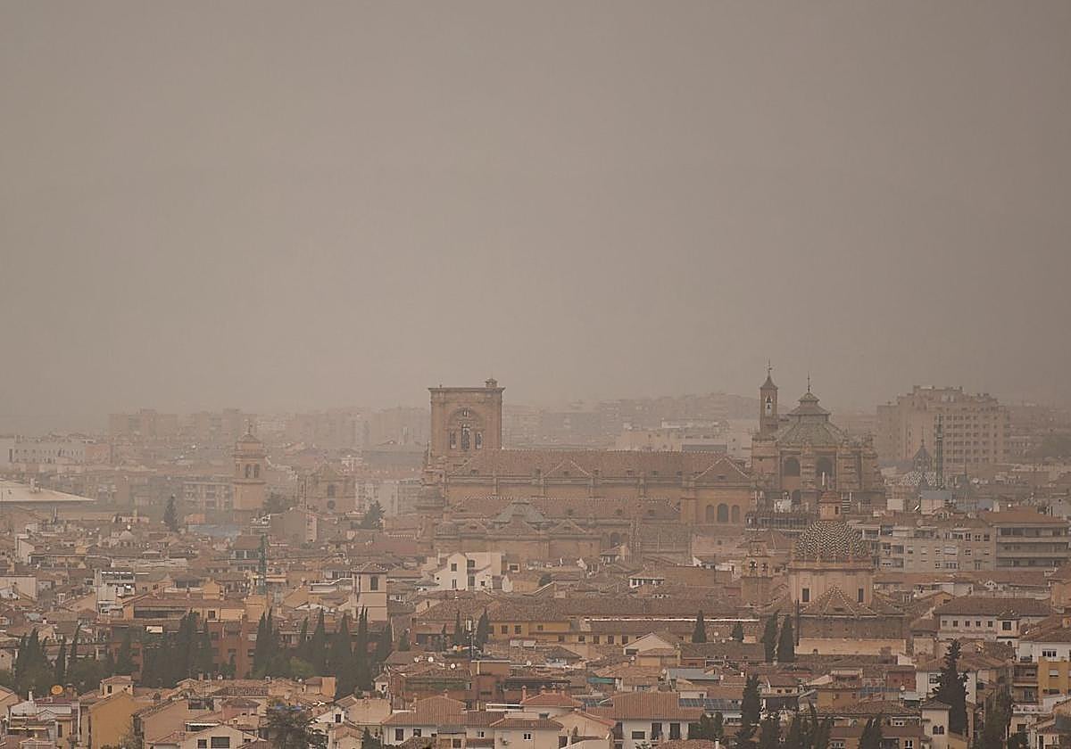 Avisos por calima, tormentas y calor extremo en Andalucía.