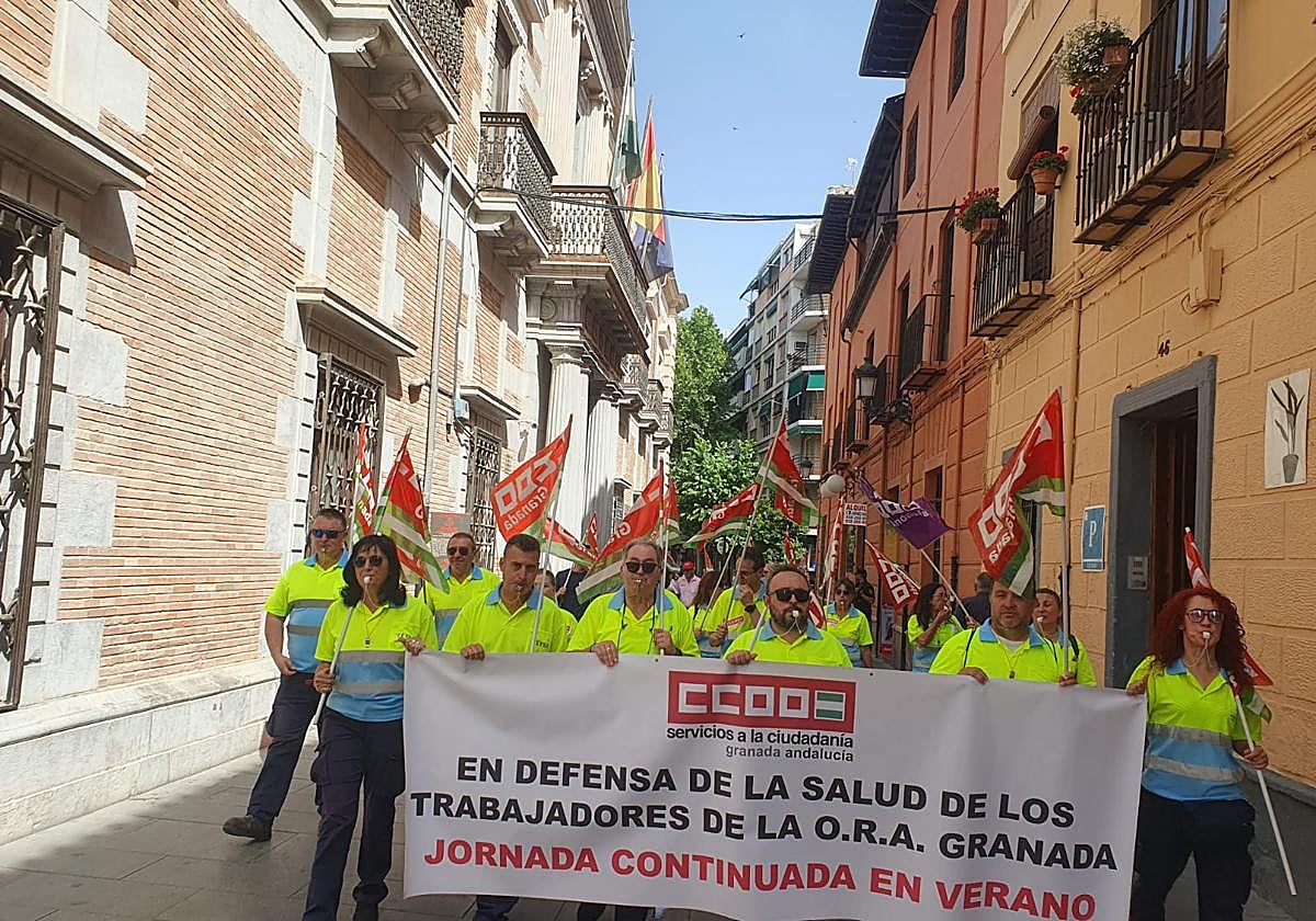 Protesta de los trabajadores de la zona O.R.A este lunes.