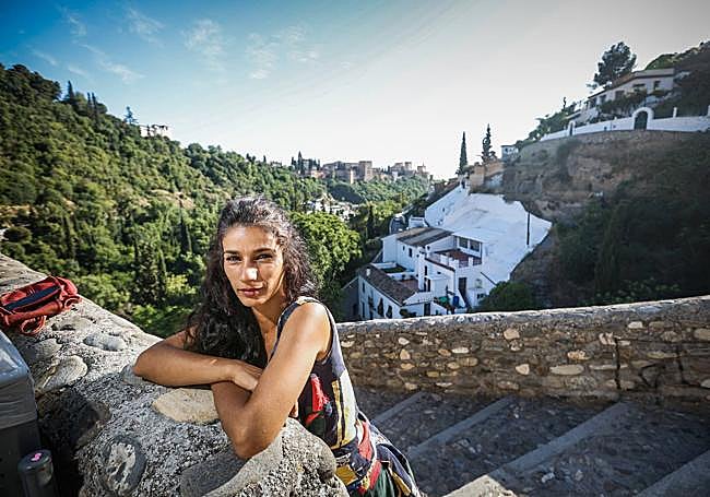 Zeinab Sabbah acepta cualquier tipo de trabajo en el Sacromonte, aunque ahora quiere volver a bailar.