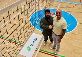 Pablo Ruiz y Alfredo Cortes 'sellan' el acuerdo que hace al primero técnico ahorrador.