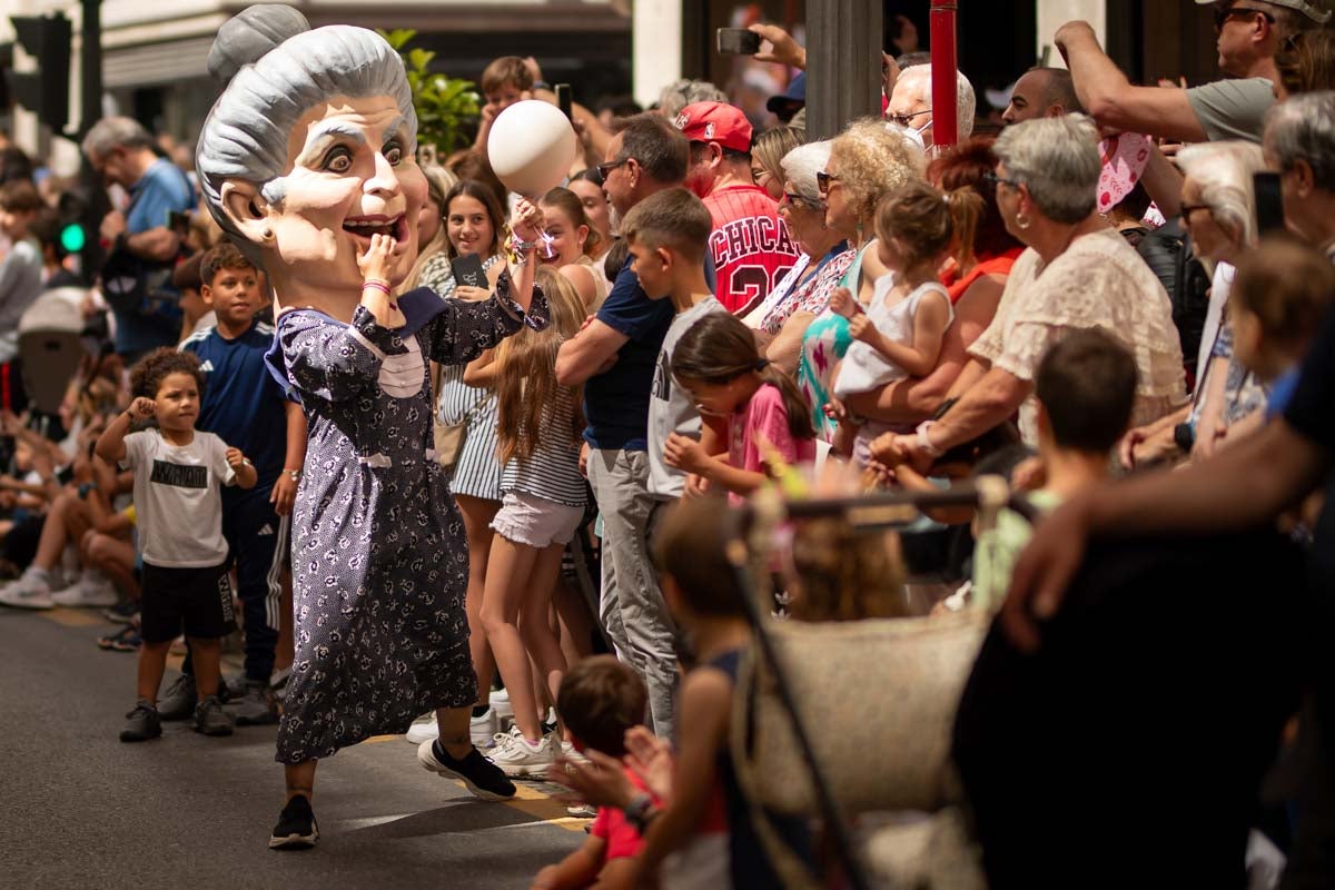 El desfile de la Tarasca de Granada, en imágenes