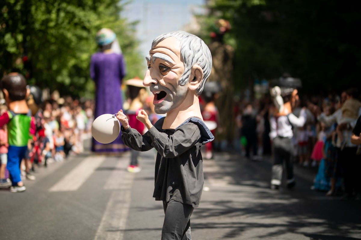 El desfile de la Tarasca de Granada, en imágenes